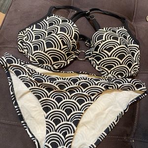 XL top Medium Bottom Skye Bikini Set